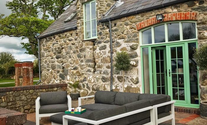 Photo of the outside lounge at Ysgubor Degwm holiday let in North Wales